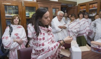 Entrega de material al Hospital benéfico Ramakrishna Mission Sevashrama de KanKhal